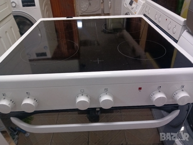 Свободно стояща печка с керамичен плот VOSS Electrolux с две години гаранция!, снимка 3 - Печки, фурни - 52384601