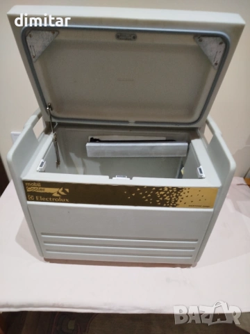Къмпинг хладилник Mobil Cooler Electrolux 12/220 V/ GAZ, снимка 6 - Хладилни чанти - 53081750