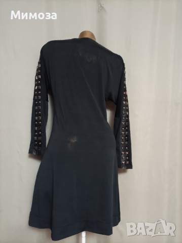 M Черна елегантна еластична рокля с капси, снимка 3 - Рокли - 36525454