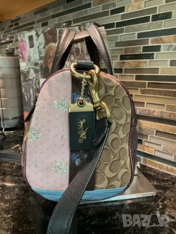 луксозна Чанта Coach 1941 Shuffle Multi Stripe Jacquard Semper в лимитирана серия , снимка 2 - Чанти - 50606688