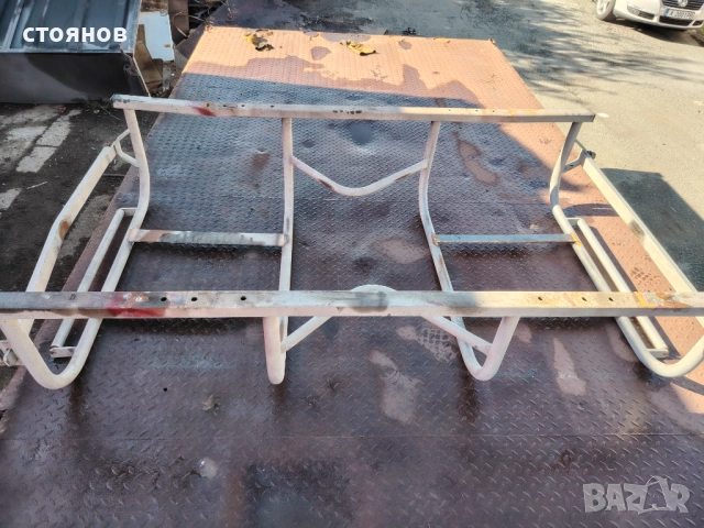 Стоика за Две  резервни гуми