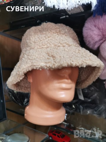 Дамска шапка