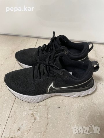 Черни дамски маратонки Nike react 38 размер 