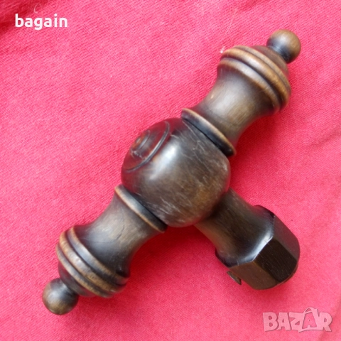 Рог на носорог. Дръжка.