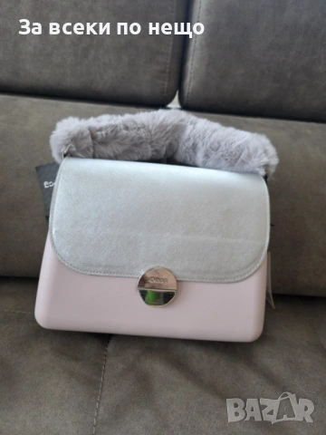 O Bag Чисто Нова Оригинална Дамска Чантичка С Пухена Дръжка В Сиво-Розов Цвят О Бег, снимка 3 - Чанти - 53439624