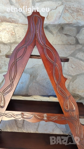 Старинна дървена триъгълна стенна етажерка с рафтчета и дърворезба , снимка 6 - Етажерки - 52747630