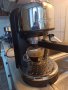 Кафемашина Делонги с ръкохватка с крема диск, работи перфектно и прави страхотно кафе с каймак , снимка 1 - Кафемашини - 40411328