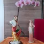 Дама с червена рокля и витрило , снимка 8