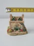 Колекционерска фигурка Lilliput Lane Pineapple Spa, снимка 8
