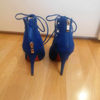 Уникални сини обувки с високи токчета с връзки и червена подметка - 37 размер, снимка 7 - Дамски обувки на ток - 44884995