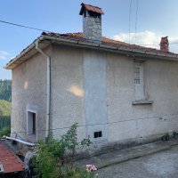 Продавам триетажна къща в село Момчиловци, до Пампорово и Смолян, снимка 1 - Къщи - 43159215