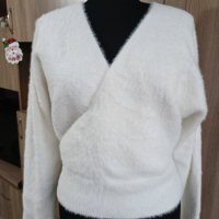 Бяла пухена блуза , снимка 3 - Блузи с дълъг ръкав и пуловери - 43347603