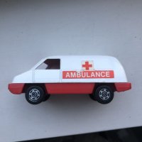 Метална количка Corgi AMBULANCE R511 в мащаб 1:55, снимка 5 - Колекции - 39835816