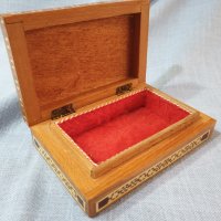 Кутия с интарзия от екзотична дървесина за бижута, снимка 2 - Антикварни и старинни предмети - 43682524