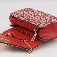 Малка дамска чанта/паласка от плътна и висококачествена еко кожа и плат в червен цвят, снимка 2 - Чанти - 26786194