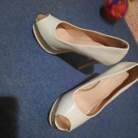 Кремави обувки на ток 41 номер, снимка 1 - Дамски елегантни обувки - 40217524