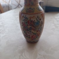 Китайска ваза с красиви орнаменти, снимка 1 - Вази - 39441236