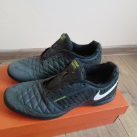 Футболни обувки Nike , снимка 1 - Спортни обувки - 43966714
