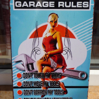 Метална табела кола Правила на гаража не пипай мести еротика, снимка 1 - Декорация за дома - 44879376