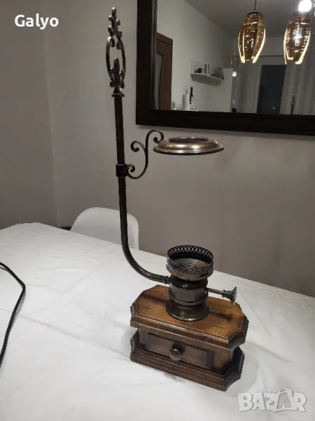Стара антична нощна лампа от бронз и дървен материал, снимка 1