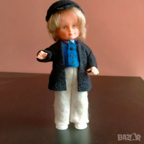 Колекционерска кукла в народни дрехи ARI 3711 Германия 17 см, снимка 1