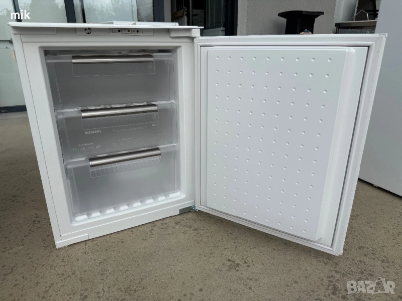 Малък фризер Siemens 71 см за вграждане , снимка 1