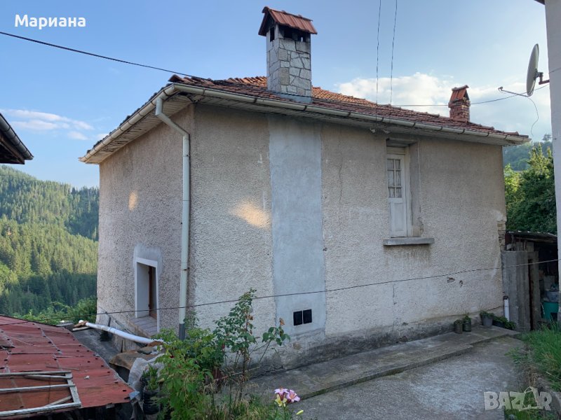 Продавам триетажна къща в село Момчиловци, до Пампорово и Смолян, снимка 1