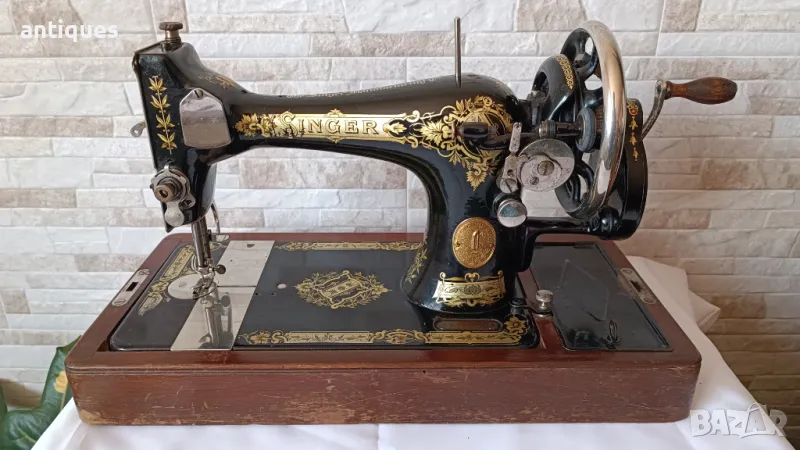 Стара ръчна шевна машина - Singer - 1927 година , снимка 1