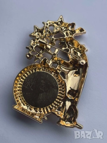 Винтидж брошка „Вещица и Луна“ – Баба Яга, котка, прилеп, звезди и кристали | Мистична бижутерия, снимка 4 - Колиета, медальони, синджири - 50757089