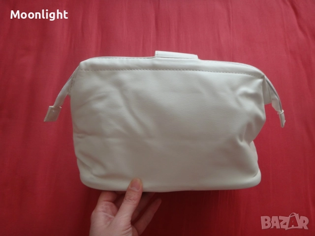 Нов тоалетен козметичен несесер Dove, снимка 3 - Чанти - 52639324