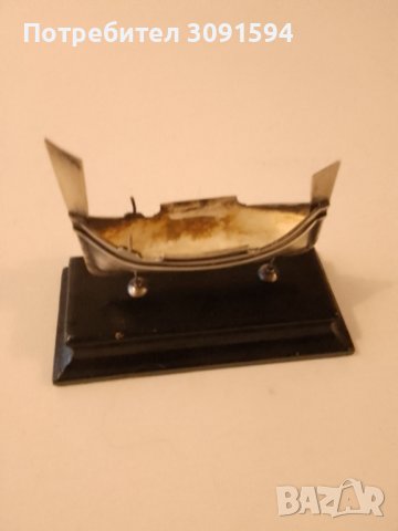 Английски кораб на дървена стоика от сребро проба,925  размери дължина -12см, височината -10см ширин, снимка 2 - Други ценни предмети - 44101410