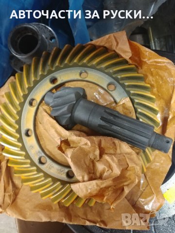 Корона и пиньон 37 и 41 / 8 зъби нови Уаз 469