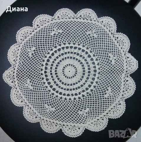 Красиви покривки и салфетки-ръчна бродерия,ръчно плетиво, снимка 12 - Покривки за маси - 28784117