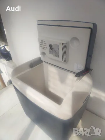 Хладилна чанта MOBICOOL 32W 12V  С обем 26 литра Изпращам по Еконт с преглед и тест. Dometic-Waeco, , снимка 5 - Хладилни чанти - 49516870