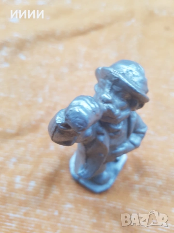 Пластика статуетка алкохолик