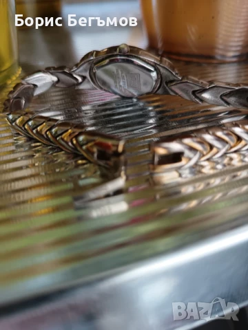 Дамски часовник Q&Q, снимка 5 - Дамски - 50952074