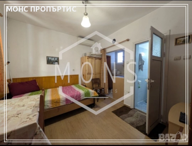 Двуетажна къща с двор и басейн в гр. Дебелец, обл. В. Търново, снимка 2 - Къщи - 51846250