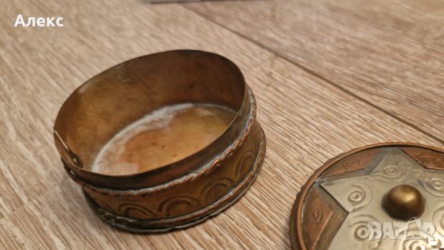 Антична малка кутийка– мед, ръчно кована., снимка 5 - Антикварни и старинни предмети - 40623861