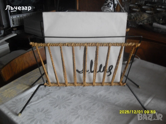 Продавам стойка за вестници,списания или плочи, снимка 2 - Други стоки за дома - 52599735