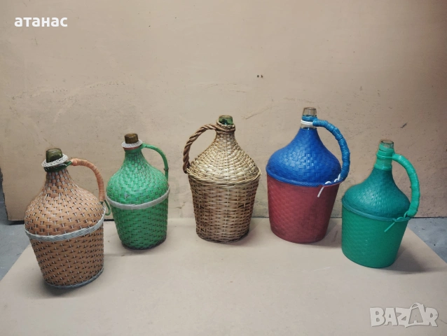 Стари стъклени дамаджани 