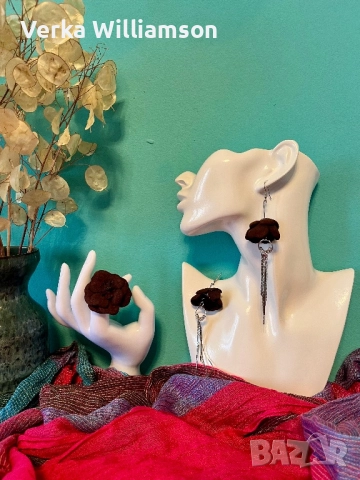 Модел 70. Комплект обици с пръстен от тъмно винено червена естествена кожа