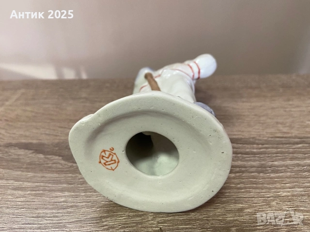 Винтидж порцеланова статуетка „Работник с лопата“, СССР, снимка 3 - Антикварни и старинни предмети - 53237297