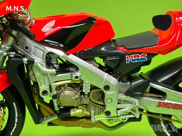 Honda RC211V Мотор Колекционерски  , снимка 5 - Колекции - 53600392