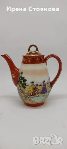 Японски порцеланов чайник за кафенце.
