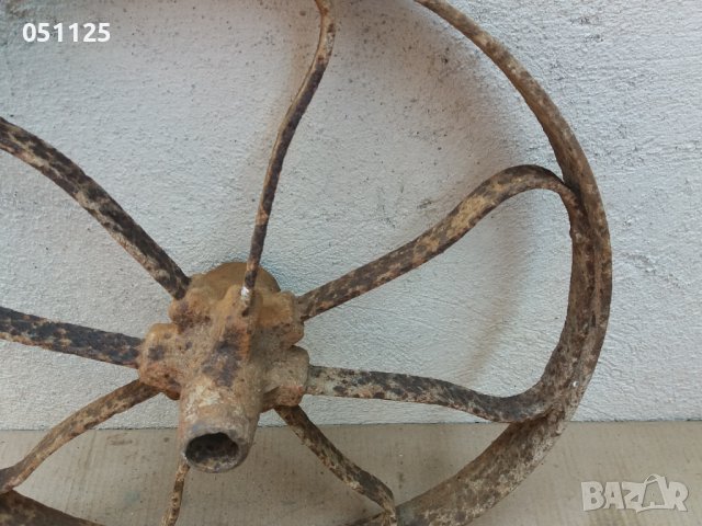 ковано възрожденско колело от талига, двуколка, каруца и др., снимка 5 - Антикварни и старинни предмети - 37659321