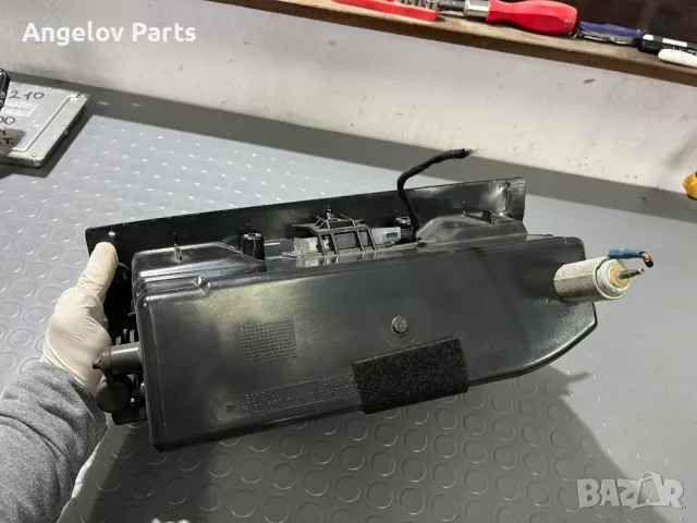 Жабка за Mercedes E-class W210, снимка 9 - Части - 49737854