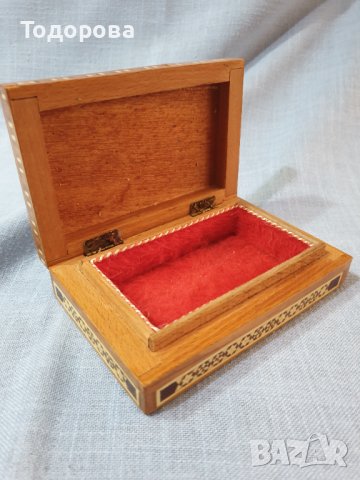 Кутия с интарзия от екзотична дървесина за бижута, снимка 2 - Антикварни и старинни предмети - 43682524