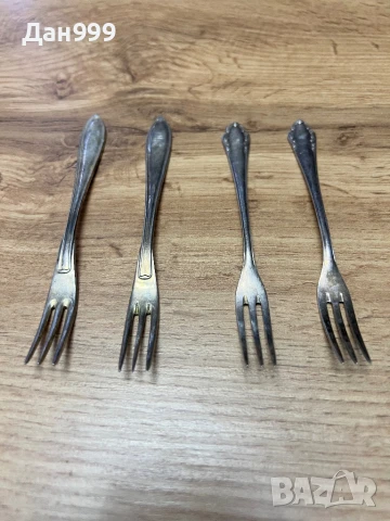 Четири стари посребрени вилички