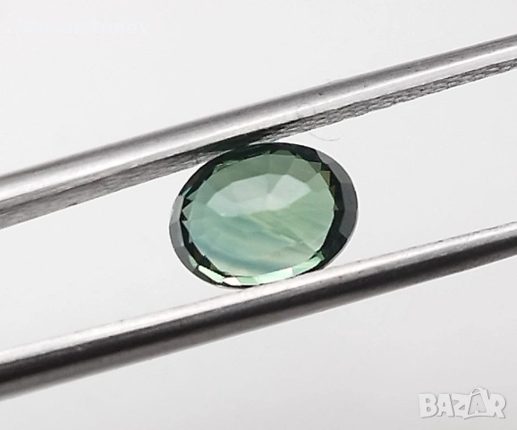 Естествен сапфир в искрящ зелен цвят 0.94кт.! Сертифициран! нов!, снимка 8 - Други - 53385224