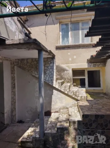 Двуетажна къща с двор в с. Ябълково, област Хасково , снимка 3 - Къщи - 48778396